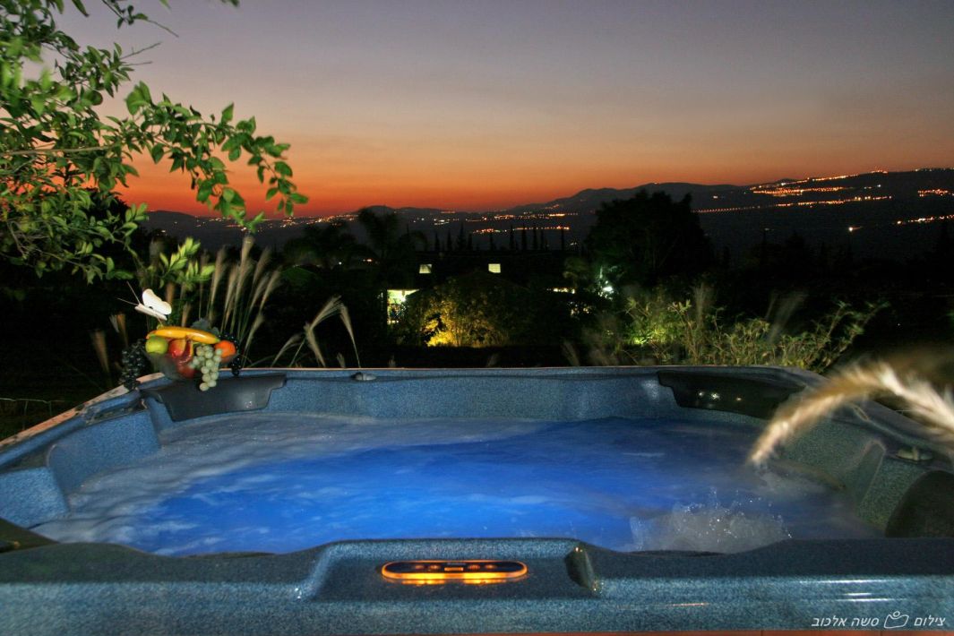 45925 החצר והבריכה, נופש מרום, צימר  במעלה גמלא צימרים - Zimer 4 U