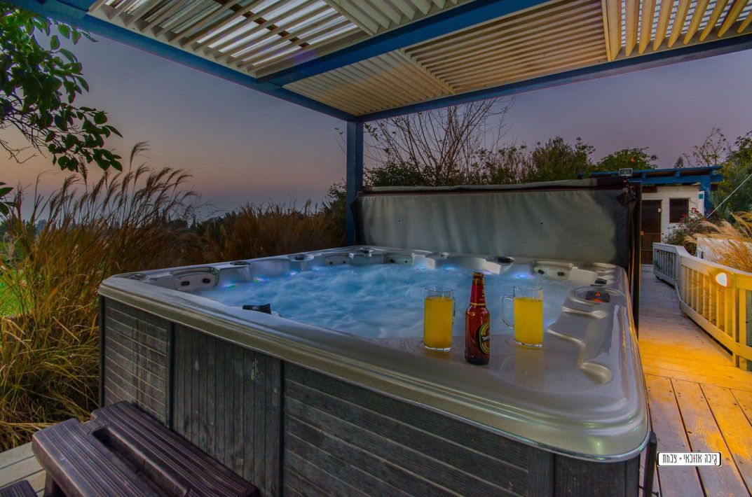 45928 החצר והבריכה, נופש מרום, צימר  במעלה גמלא צימרים - Zimer 4 U