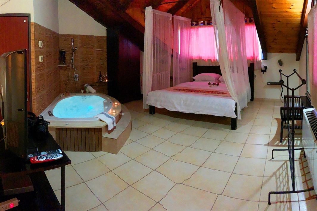 50629 גלריה כללית, אחוזת שטרן, צימר  בכרם בן זמרה צימרים - Zimer 4 U