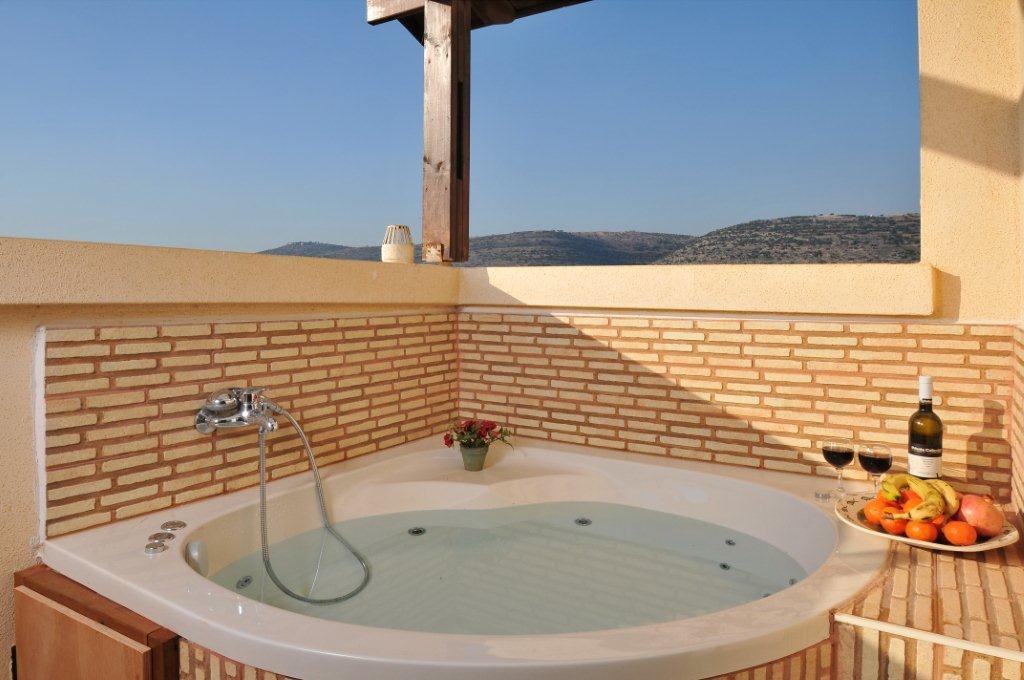 51019 כללי, נוגלילה, צימר  בלוטם צימרים - Zimer 4 U