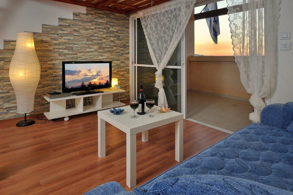 51024 כללי, נוגלילה, צימר  בלוטם צימרים - Zimer 4 U