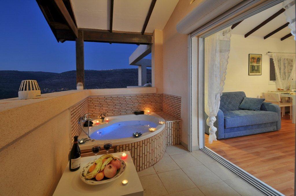 51027 כללי, נוגלילה, צימר  בלוטם צימרים - Zimer 4 U