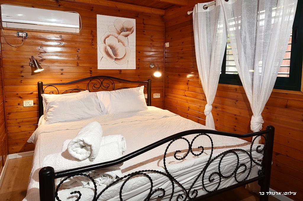 52547 בקתות מעץ, קדמת עדן, צימר  בשזור צימרים - Zimer 4 U