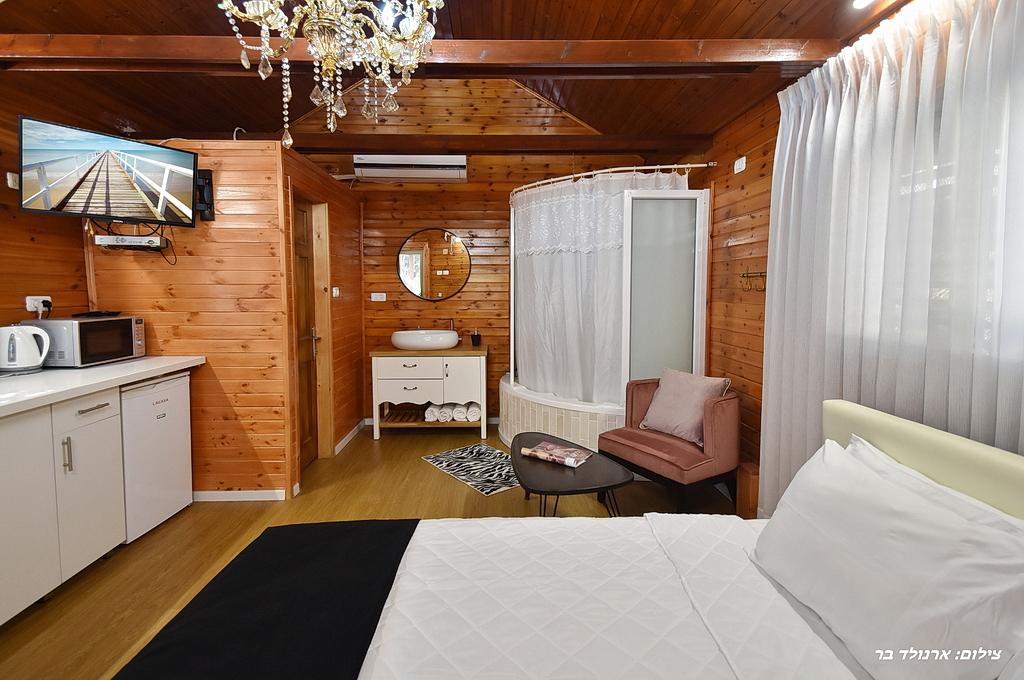 52550 בקתות מעץ, קדמת עדן, צימר  בשזור צימרים - Zimer 4 U