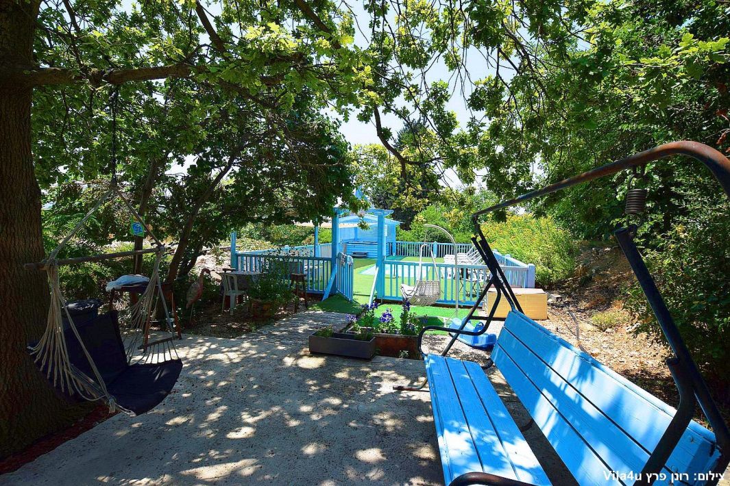 53411 המתחם החיצוני, בקתות המעיין, צימר  בכרם בן זמרה צימרים - Zimer 4 U