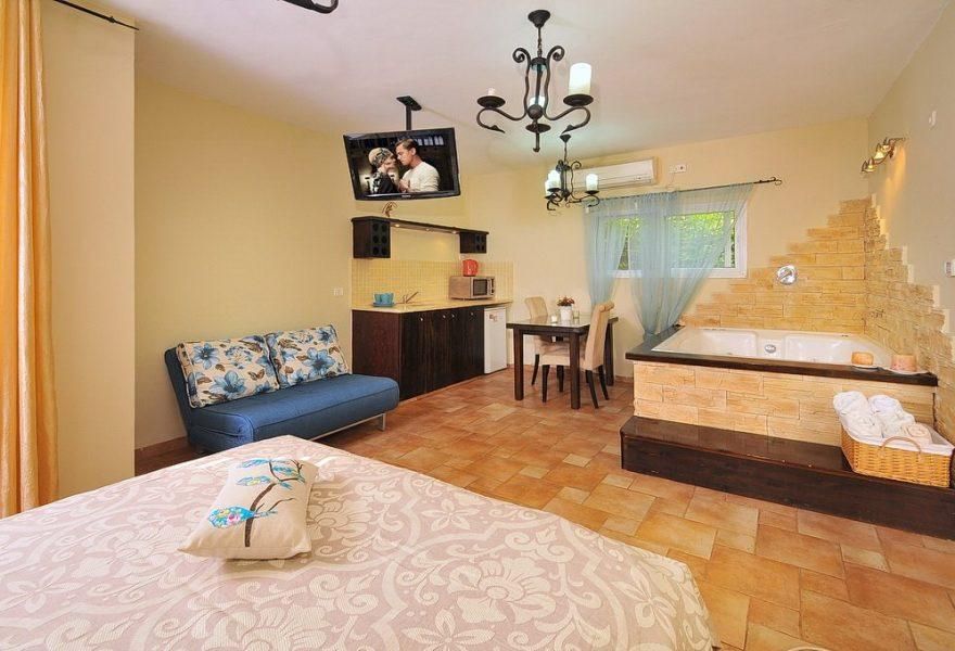 56110 גלריה כללית, אחוזת מול כנרת, צימר  בלבנים צימרים - Zimer 4 U