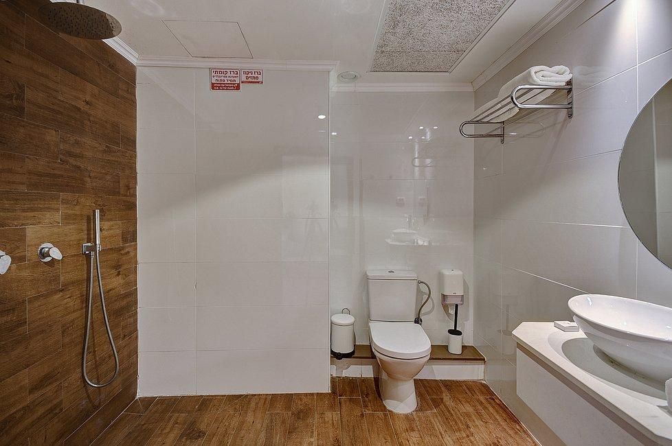 חדר רחצה כללי, מלון רומנו, צימר  בצפת צימרים - Zimer 4 U