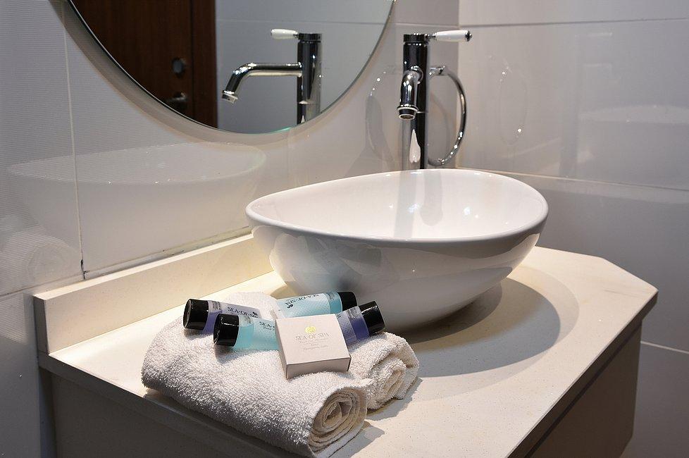 חדר רחצה כללי, מלון רומנו, צימר  בצפת צימרים - Zimer 4 U