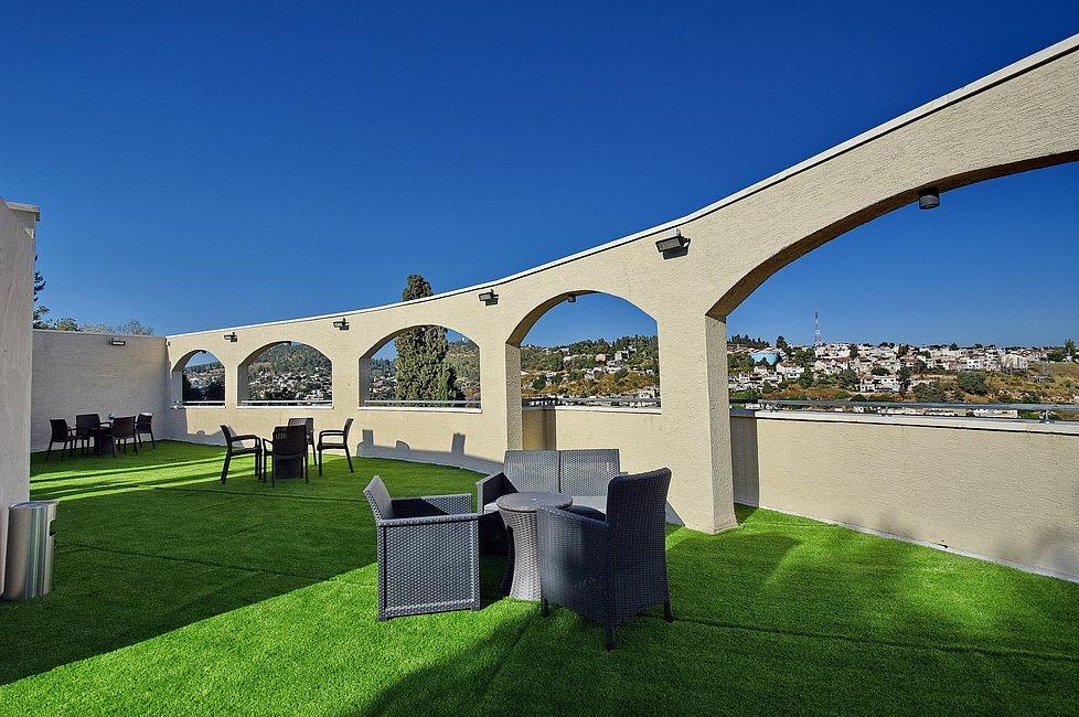 מרפסת כללי, מלון רומנו, צימר  בצפת צימרים - Zimer 4 U