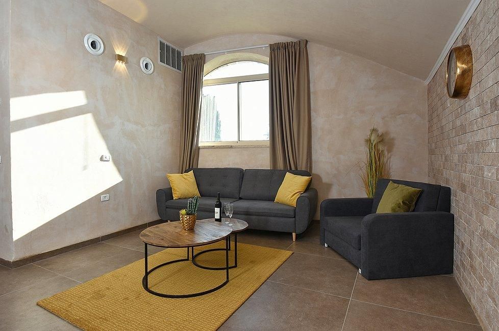 סוויטה בצפת כללי, מלון רומנו, צימר  בצפת צימרים - Zimer 4 U