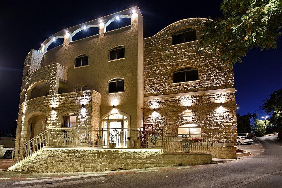 מלון עם סוויטות כללי, מלון רומנו, צימר  בצפת צימרים - Zimer 4 U