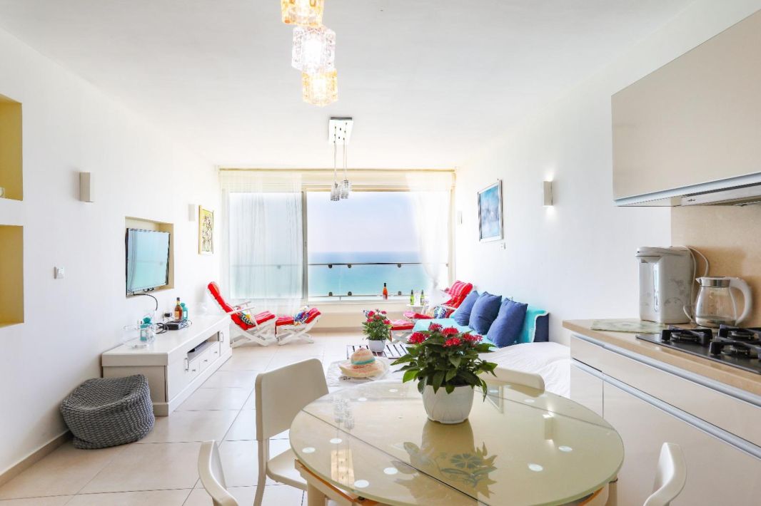 61164 כללי, רויאל חוף צאנז וגקוזי איטלקי מול גלי הים, צימר  בנתניה צימרים - Zimer 4 U