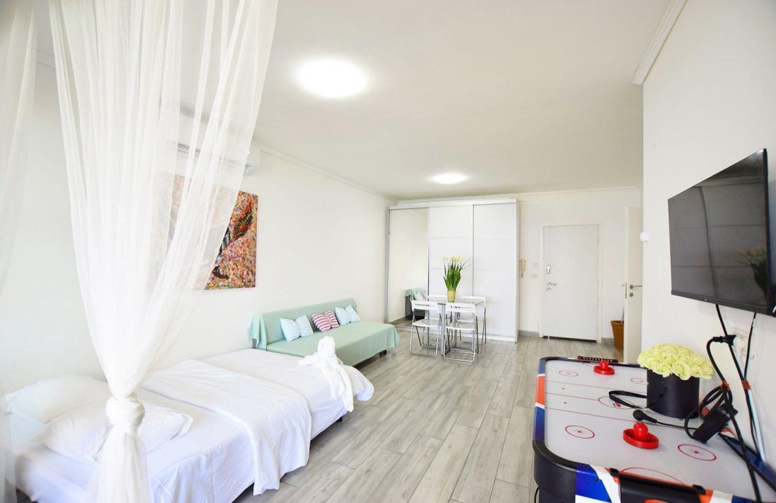 61165 כללי, רויאל חוף צאנז וגקוזי איטלקי מול גלי הים, צימר  בנתניה צימרים - Zimer 4 U