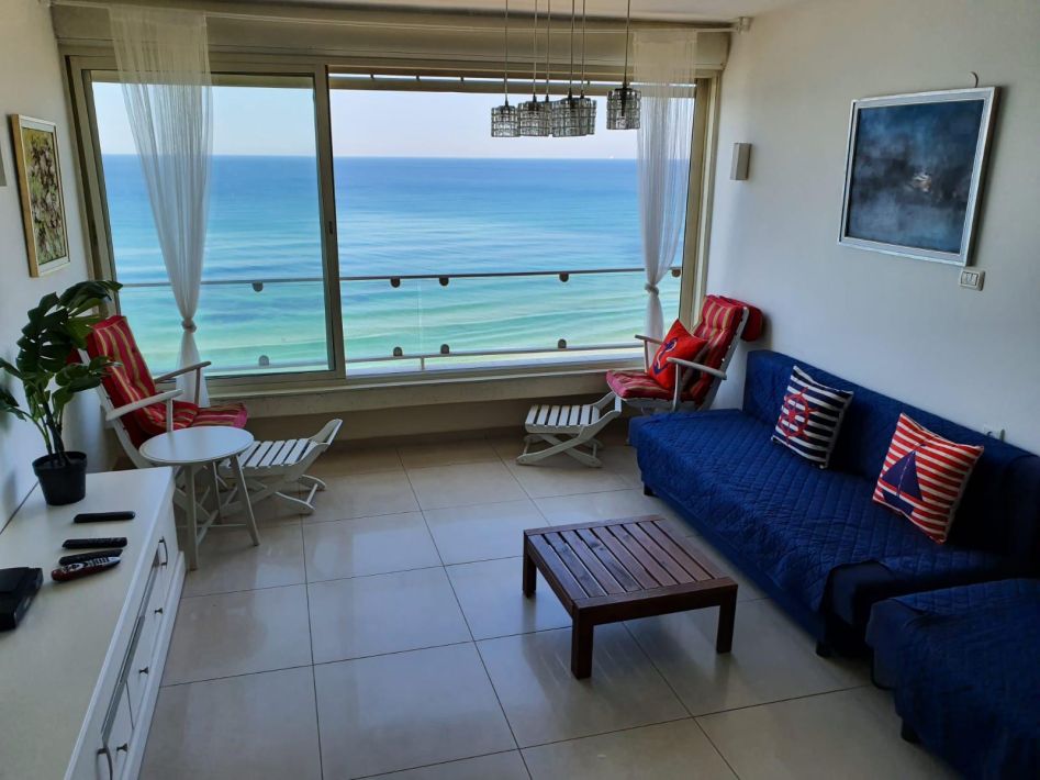 61168 כללי, רויאל חוף צאנז וגקוזי איטלקי מול גלי הים, צימר  בנתניה צימרים - Zimer 4 U