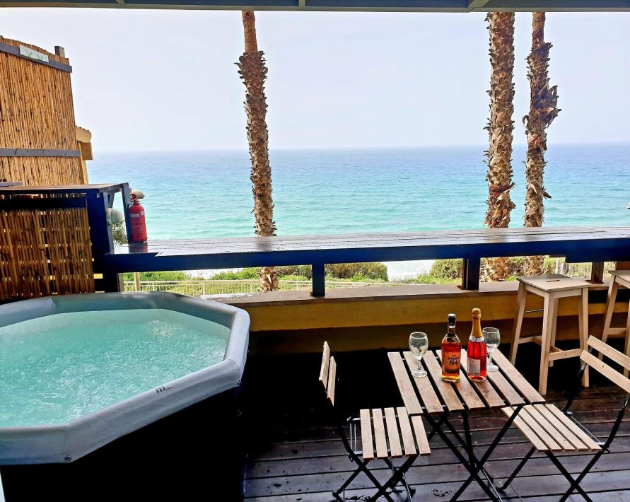 61174 כללי, רויאל חוף צאנז וגקוזי איטלקי מול גלי הים, צימר  בנתניה צימרים - Zimer 4 U