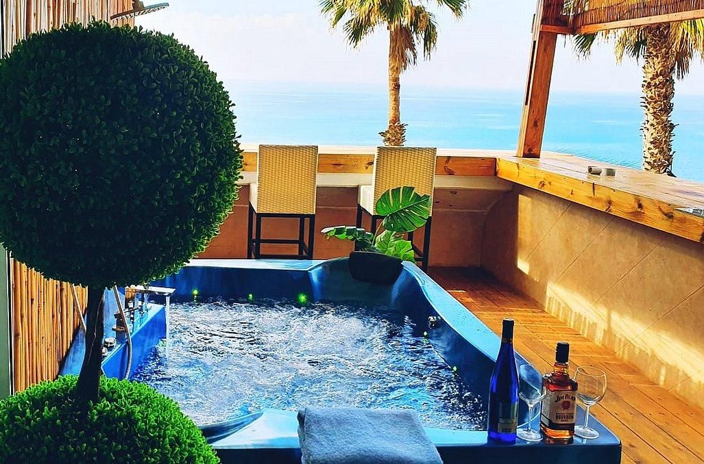 63247 כללי, רויאל חוף צאנז וגקוזי איטלקי מול גלי הים, צימר  בנתניה צימרים - Zimer 4 U