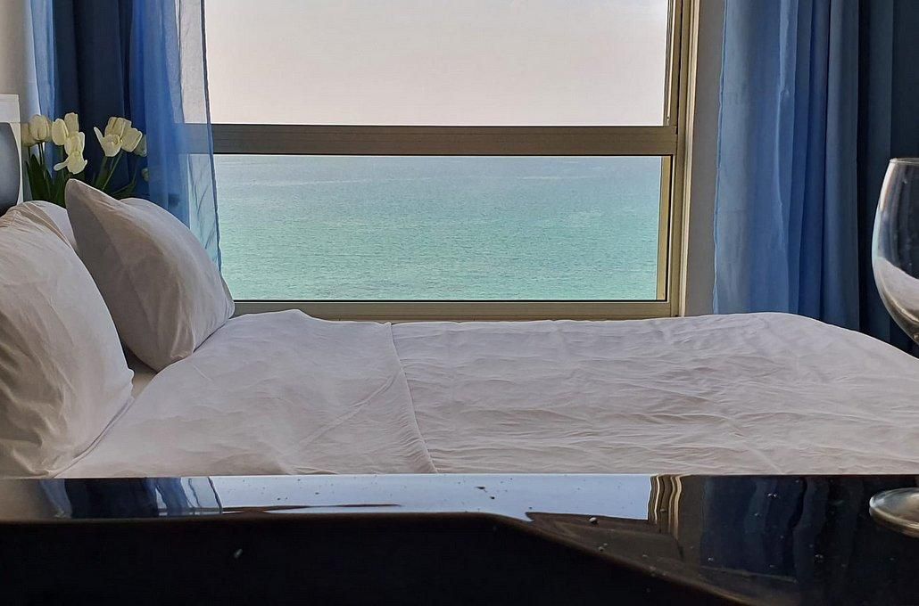 63271 כללי, רויאל חוף צאנז וגקוזי איטלקי מול גלי הים, צימר  בנתניה צימרים - Zimer 4 U