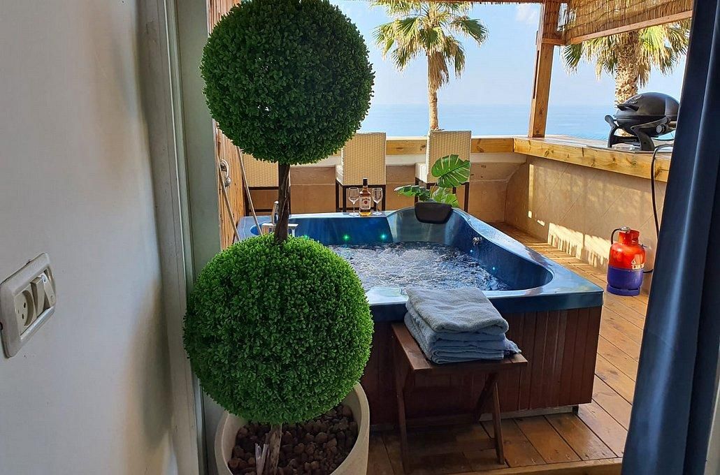 63273 כללי, רויאל חוף צאנז וגקוזי איטלקי מול גלי הים, צימר  בנתניה צימרים - Zimer 4 U