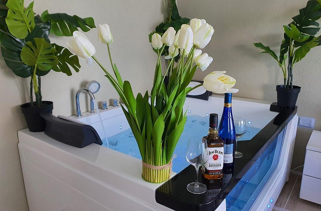 63274 כללי, רויאל חוף צאנז וגקוזי איטלקי מול גלי הים, צימר  בנתניה צימרים - Zimer 4 U