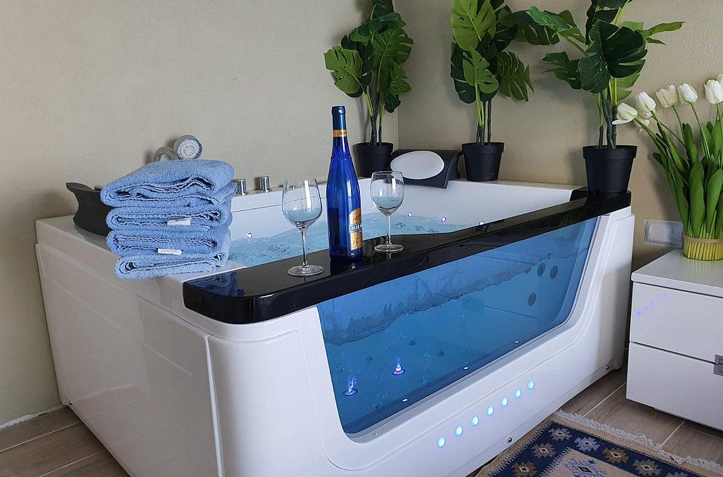 63276 כללי, רויאל חוף צאנז וגקוזי איטלקי מול גלי הים, צימר  בנתניה צימרים - Zimer 4 U