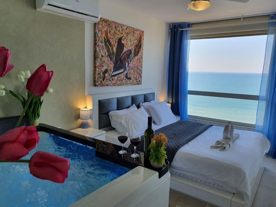 64704 כללי, רויאל חוף צאנז וגקוזי איטלקי מול גלי הים, צימר  בנתניה צימרים - Zimer 4 U