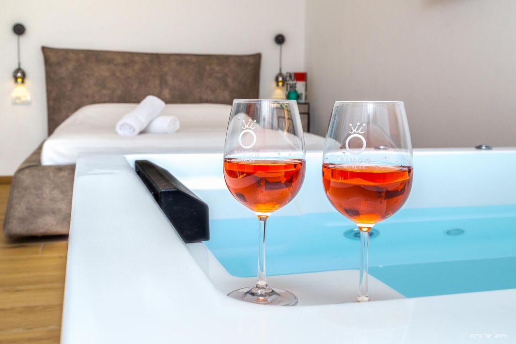 72842 גלריה כללית, בונסאי - סוויטות בוטיק בגליל, צימר  בדלתון צימרים - Zimer 4 U