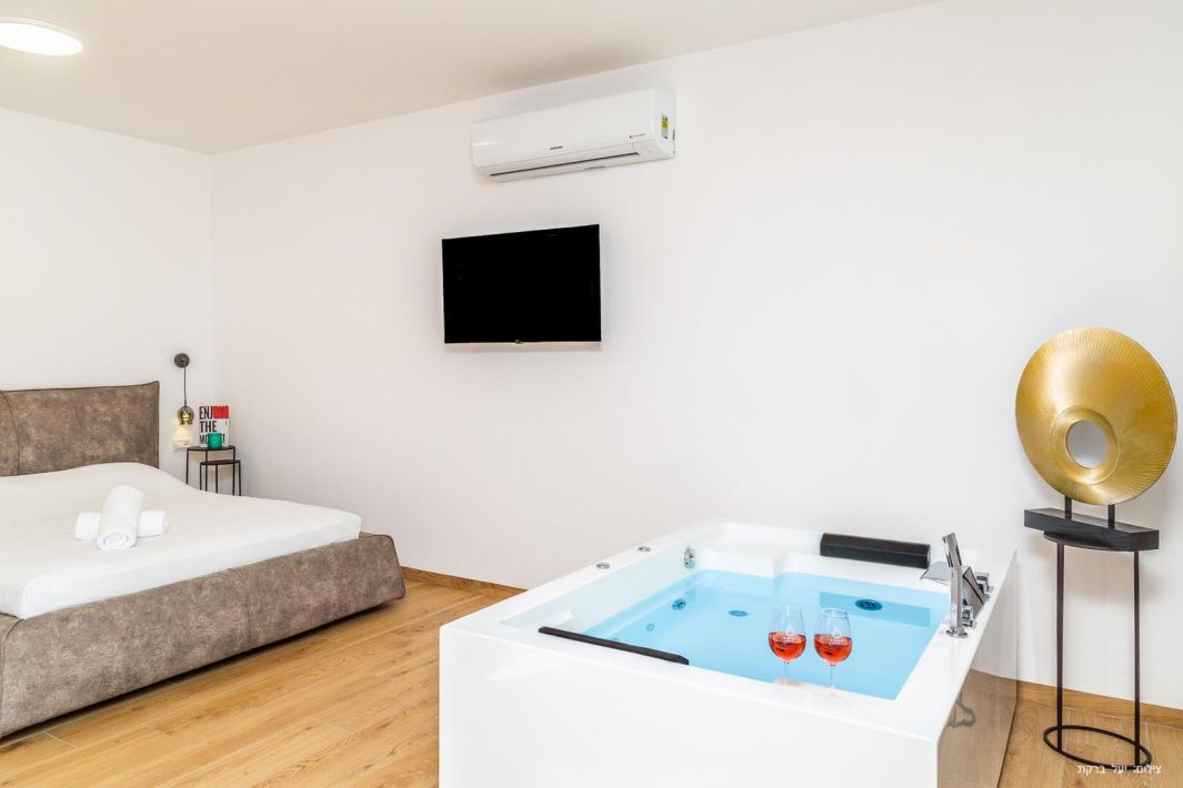 72843 גלריה כללית, בונסאי - סוויטות בוטיק בגליל, צימר  בדלתון צימרים - Zimer 4 U