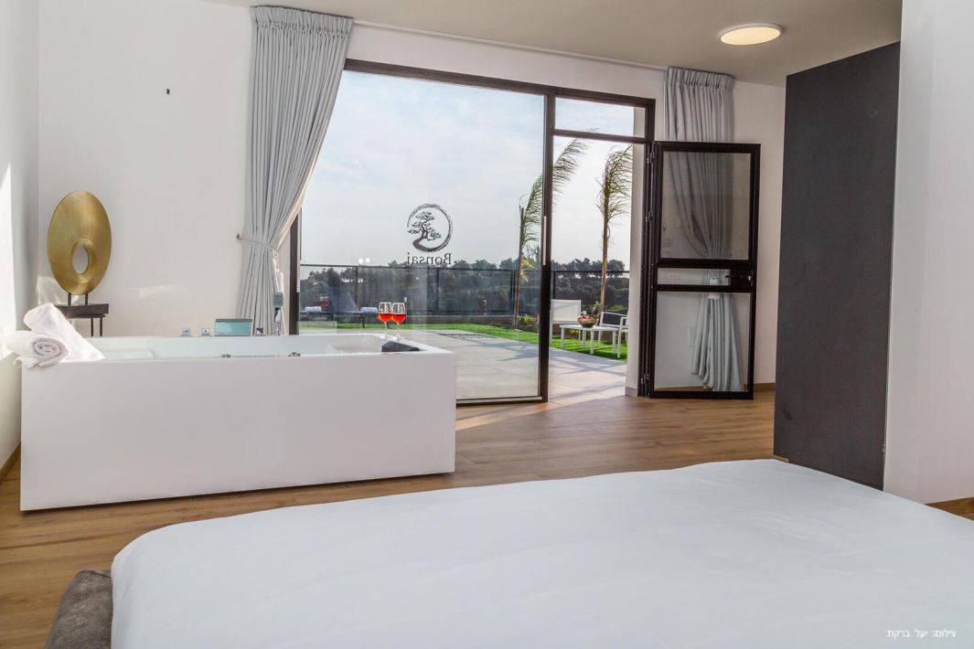 72850 גלריה כללית, בונסאי - סוויטות בוטיק בגליל, צימר  בדלתון צימרים - Zimer 4 U