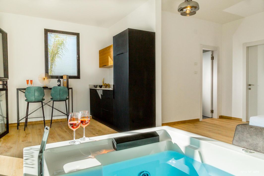 72853 גלריה כללית, בונסאי - סוויטות בוטיק בגליל, צימר  בדלתון צימרים - Zimer 4 U