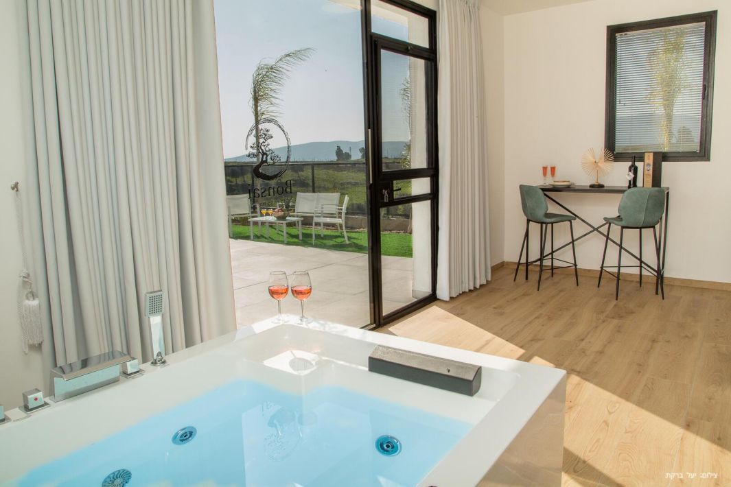 72854 גלריה כללית, בונסאי - סוויטות בוטיק בגליל, צימר  בדלתון צימרים - Zimer 4 U