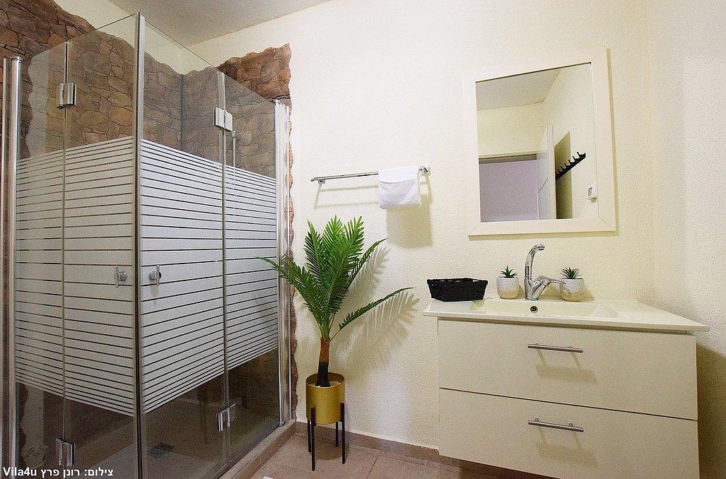 75401 גלריה כללית, סוויטה בהר, צימר  באבן מנחם צימרים - Zimer 4 U