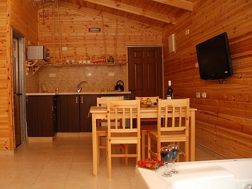 77941 כללי, נחלת נפתלי, צימר  בדלתון צימרים - Zimer 4 U