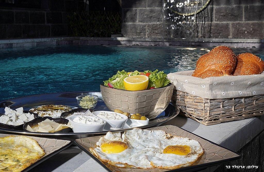 80524 גלרית חוץ, בצל השקד, צימר  בטפחות צימרים - Zimer 4 U