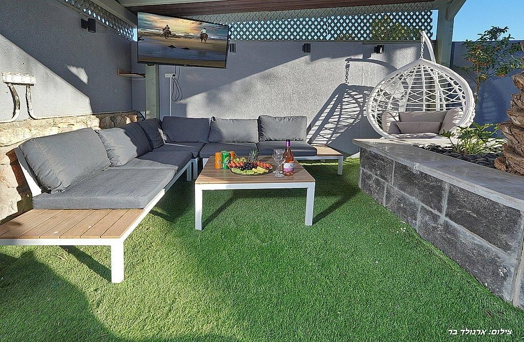 80539 גלרית חוץ, בצל השקד, צימר  בטפחות צימרים - Zimer 4 U