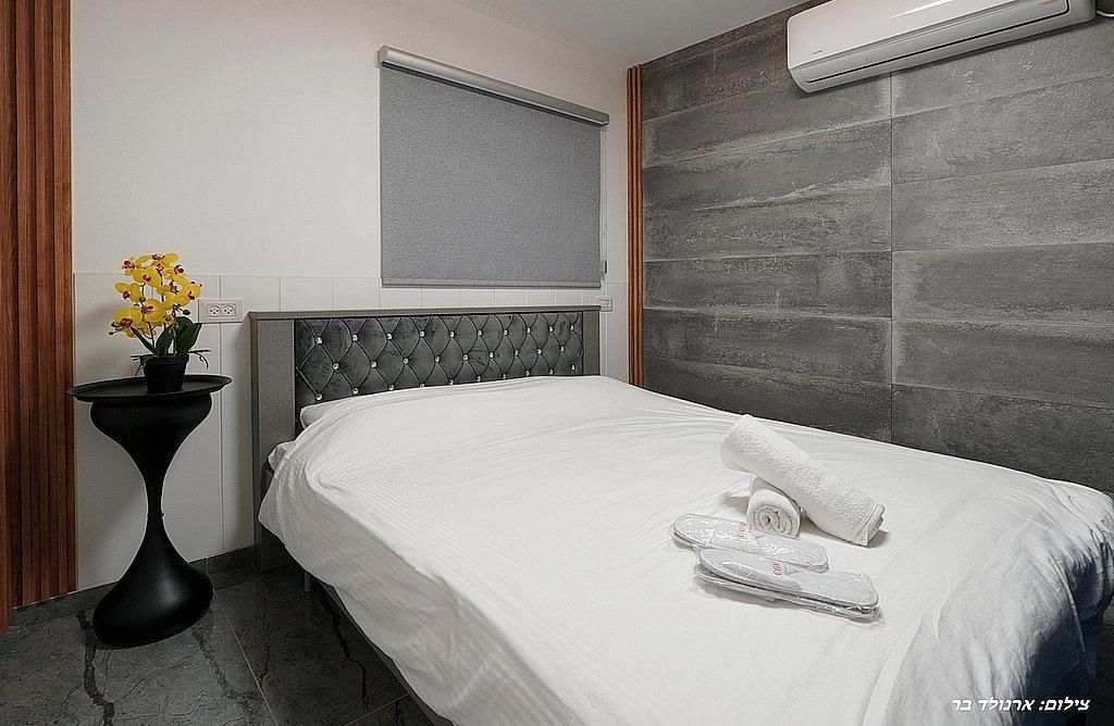 80543 גלרית פנים, בצל השקד, צימר  בטפחות צימרים - Zimer 4 U