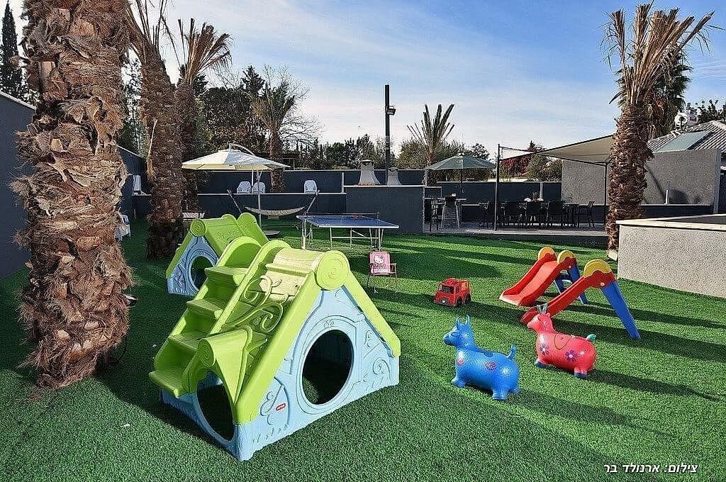 81075 גלריה כללית, אחוזת שקד, צימר  במשמר הירדן צימרים - Zimer 4 U