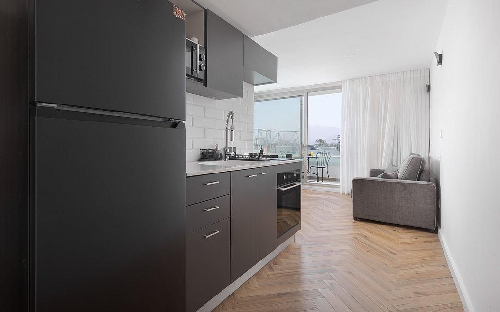 83956 סוויטה עם נוף צמודה לים 1, סיסייד אילת SeaSide Eilat - By SEAELO, צימר  באילת צימרים - Zimer 4 U