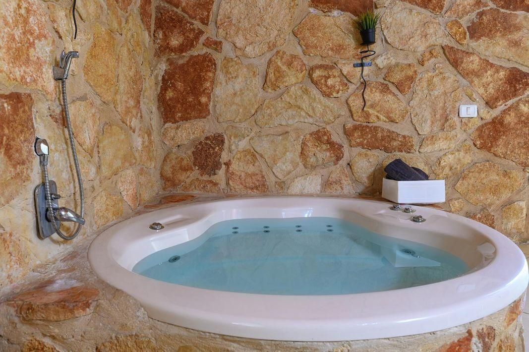 84083 סוויטת ליאם, אבן החלומות, צימר  בטפחות צימרים - Zimer 4 U