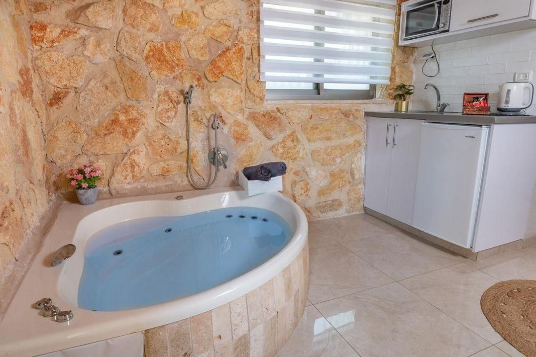 84093 סוויטת הראל, אבן החלומות, צימר  בטפחות צימרים - Zimer 4 U