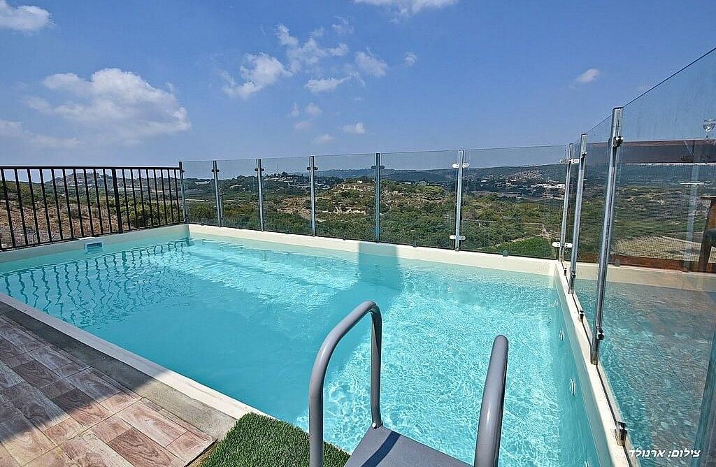 85353 גלריה כללית, סוויטת עטרת הנוף, צימר  באבן מנחם צימרים - Zimer 4 U