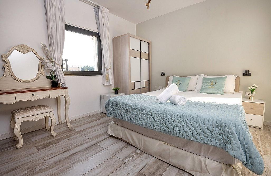 91681 דירת אירוח זוגית מרפסת וג'קוזי, הפנטהאוז של תל אביב, צימר  בתל אביב צימרים - Zimer 4 U