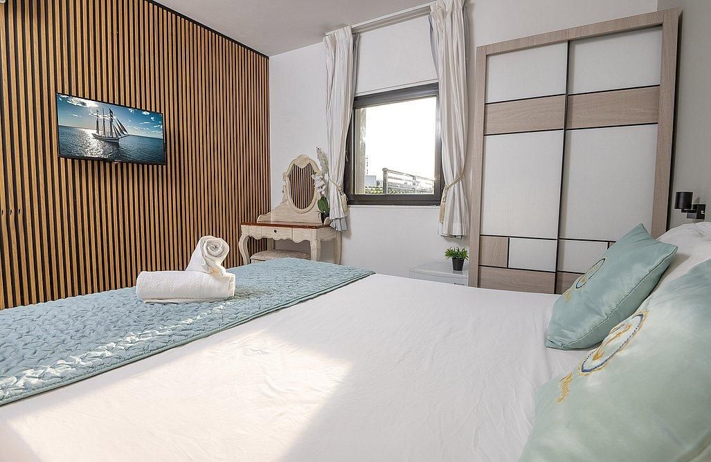 91683 דירת אירוח זוגית מרפסת וג'קוזי, הפנטהאוז של תל אביב, צימר  בתל אביב צימרים - Zimer 4 U