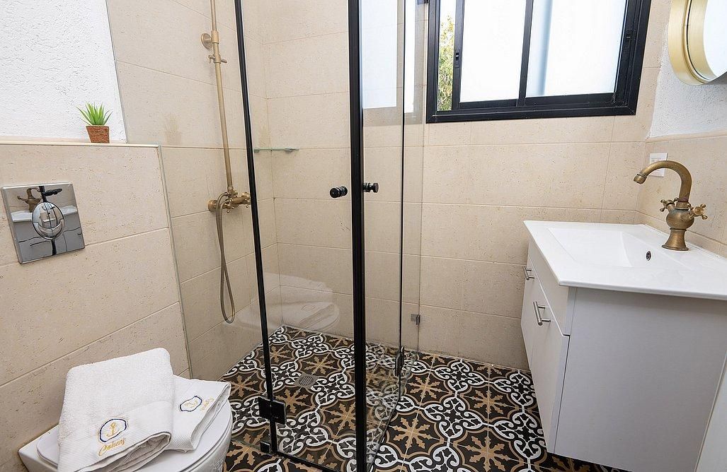 91703 דירת אירוח זוגית עם מרפסת וגקוזי פנימי, הפנטהאוז של תל אביב, צימר  בתל אביב צימרים - Zimer 4 U