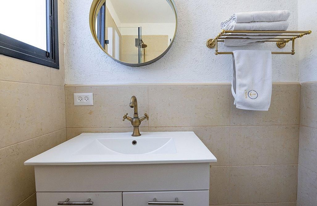 91704 דירת אירוח זוגית עם מרפסת וגקוזי פנימי, הפנטהאוז של תל אביב, צימר  בתל אביב צימרים - Zimer 4 U