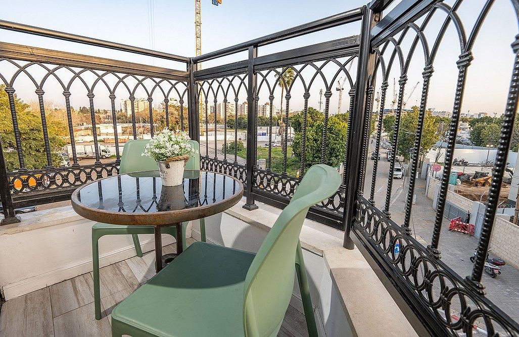 91708 דירת אירוח זוגית עם מרפסת וגקוזי פנימי, הפנטהאוז של תל אביב, צימר  בתל אביב צימרים - Zimer 4 U