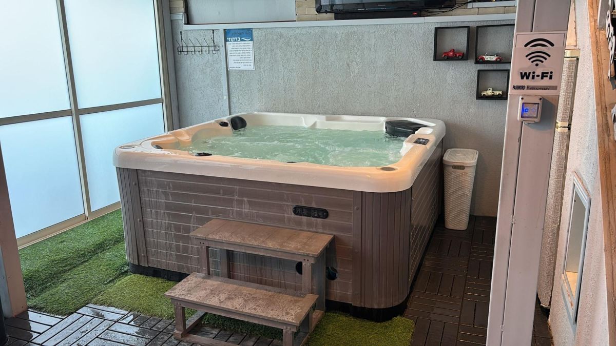 92337 המתחם החיצוני, סוויטת איבון, צימר  בשלומי צימרים - Zimer 4 U