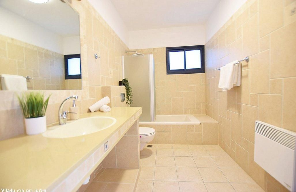 92740 מתחם פנימי, מלרוז על הכנרת, צימר  במגדל צימרים - Zimer 4 U