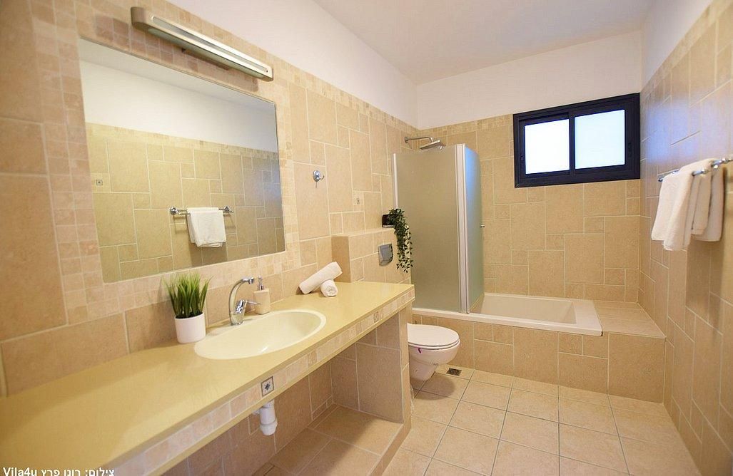 92745 מתחם פנימי, מלרוז על הכנרת, צימר  במגדל צימרים - Zimer 4 U