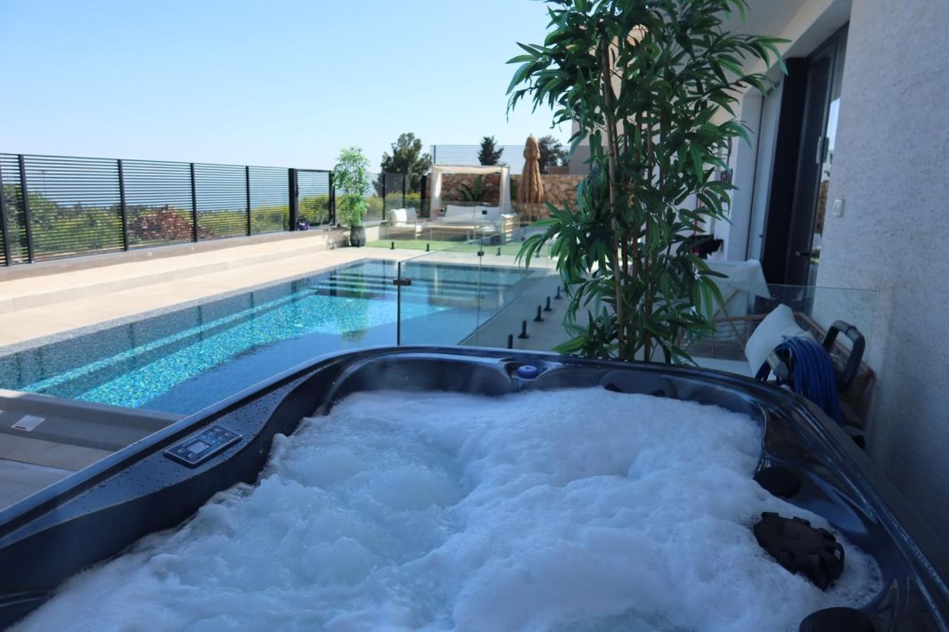 93149 המתחם החיצוני, כינר סוויטות יוקרה, צימר  בראש פינה צימרים - Zimer 4 U