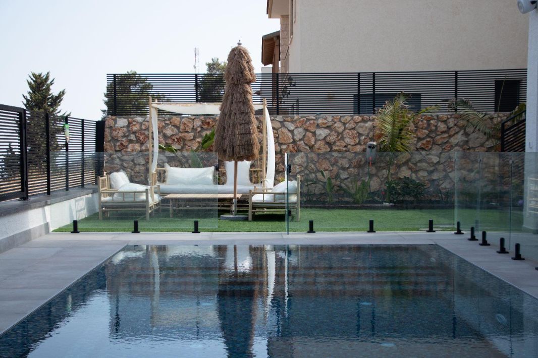 93151 המתחם החיצוני, כינר סוויטות יוקרה, צימר  בראש פינה צימרים - Zimer 4 U